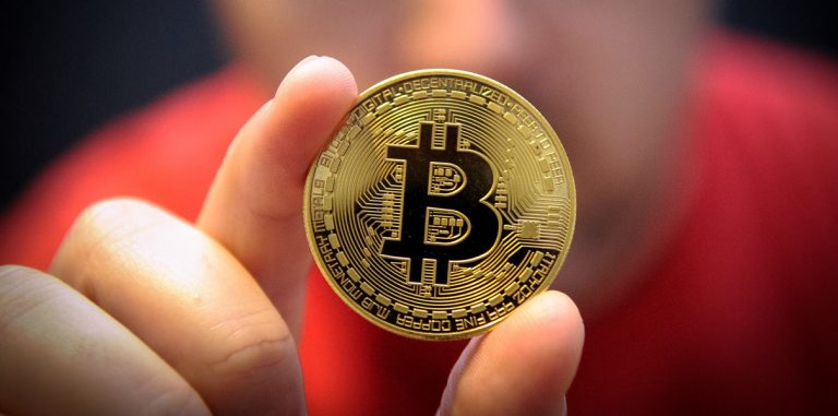 Биткойн вырос на $1500 всего за сутки