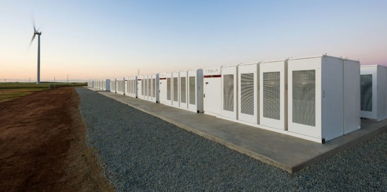 Tesla запустила в Австралии самую большую в мире батарею