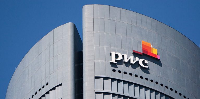 PwC начала принимать платежи в биткойнах