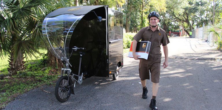 Во Флориде курьеров UPS пересадили на трехколесные электробайки