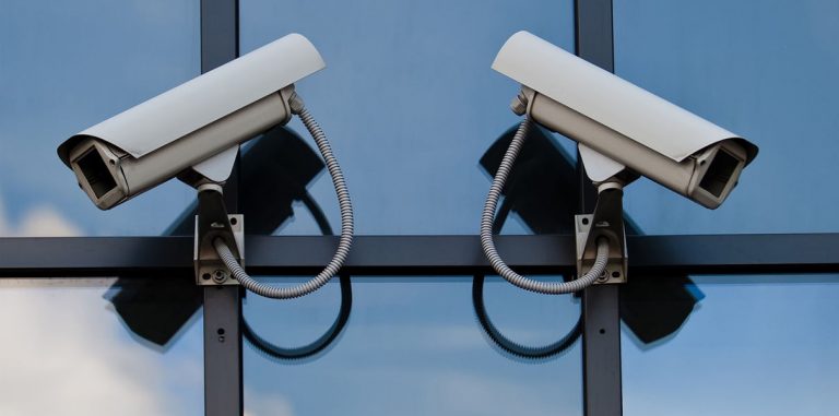 Китайские камеры слежения засекли журналиста ВВС за 7 мин