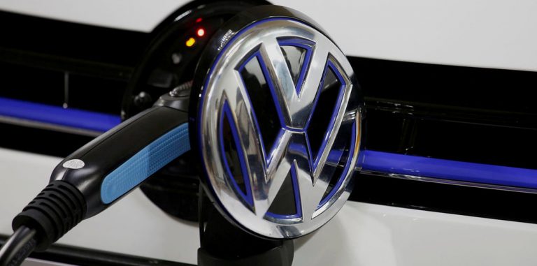 Volkswagen откроет 2800 станций электрозарядки к 2019 году
