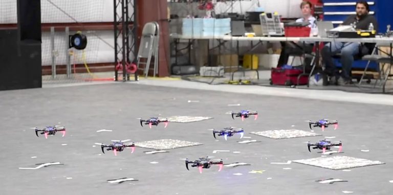 Квадрокоптеры научились летать стаями без GPS
