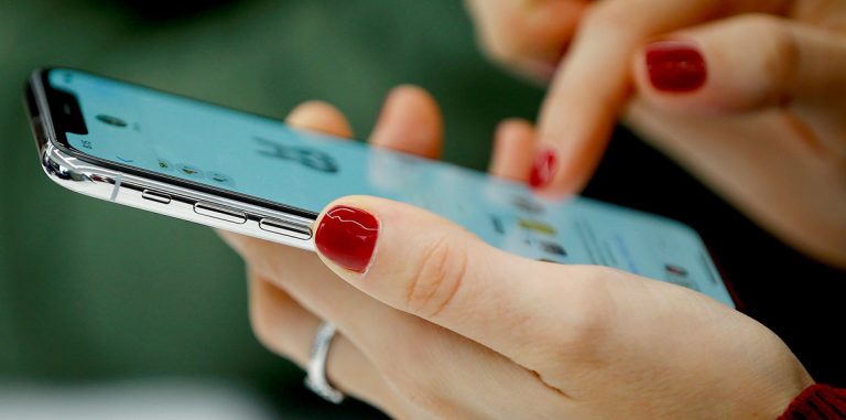 Apple будет менять «вечные» батареи в iPhone со скидкой