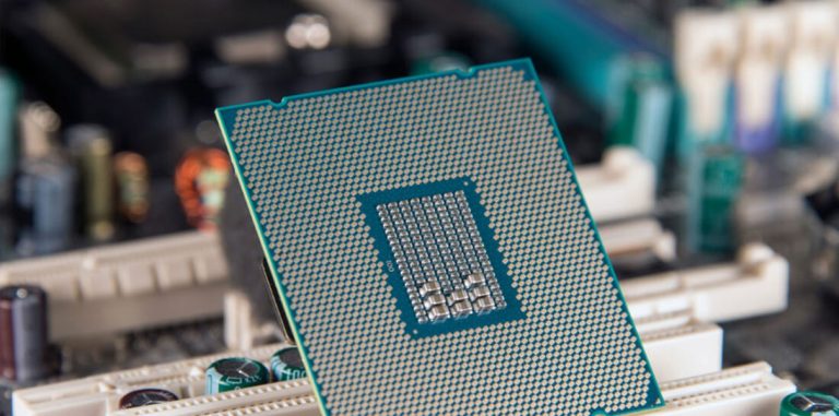 Intel не раскрывает данные о замедлении чипов после обновления