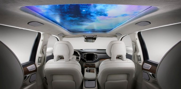 Samsung и Harman представили QLED-дисплей для крыши автомобиля