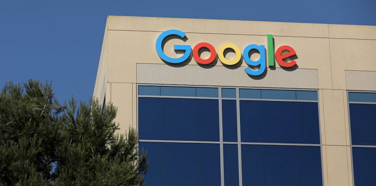 Google может выпустить смартфон с экраном-динамиком