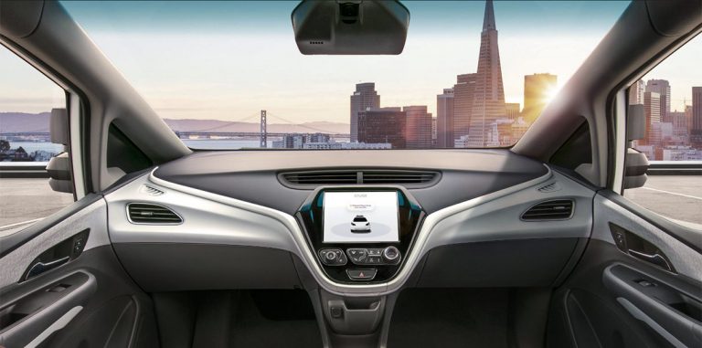 GM показала робомобиль без руля и педалей