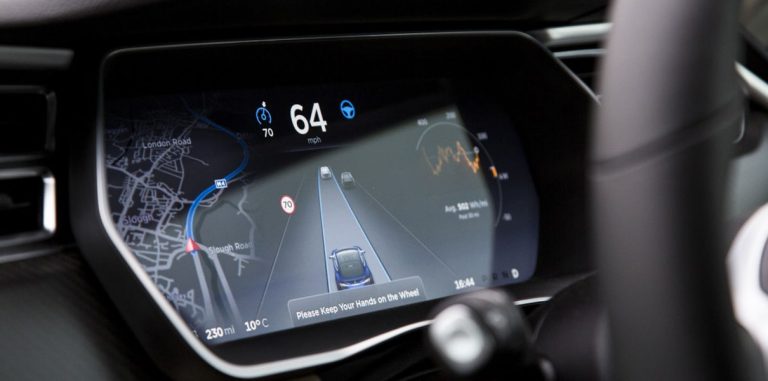 «Беспилотная Tesla может появиться уже в 2018 году»