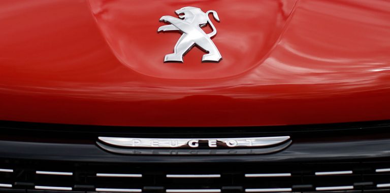 Все Peugeot к 2025 году станут гибридными или электрическими