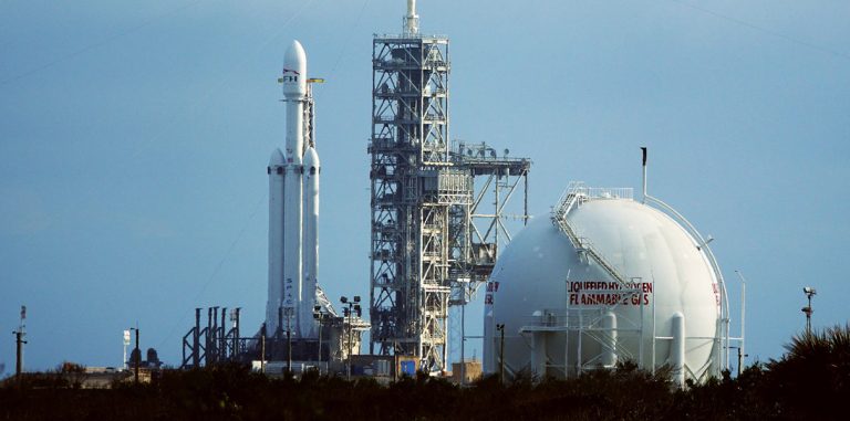 Маск пообещал запустить Falcon Heavy «через неделю или около того»