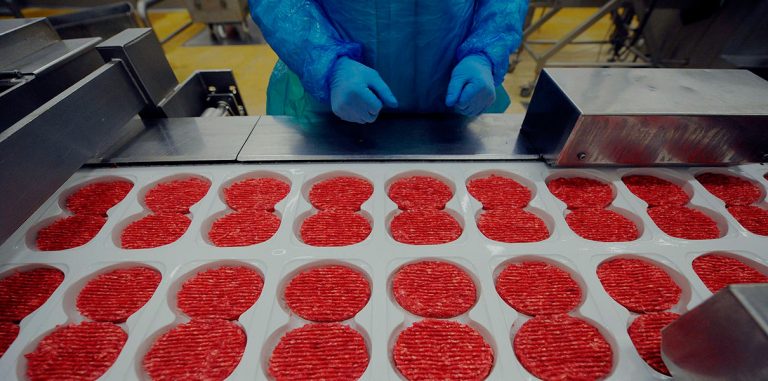 Искусственное мясо появится на полках магазинов к 2021 году