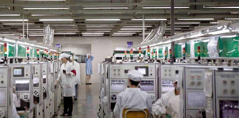 Foxconn сократит 10 000 рабочих мест из-за автоматизации