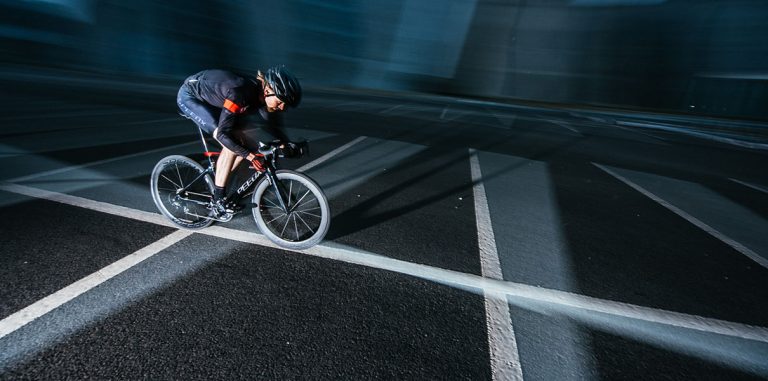 Первый умный аэробайк SpeedX Leopard может заменить тренера