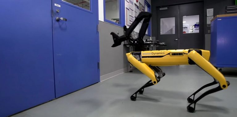 Роботы Boston Dynamics научились кооперации