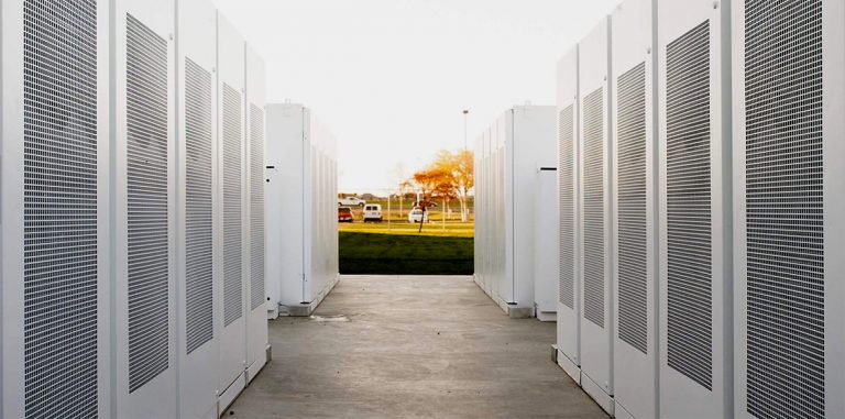 Tesla построит в Канаде электросеть на основе энергии ветра