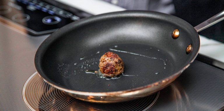 Компания Just выводит на рынок мясо из пробирки