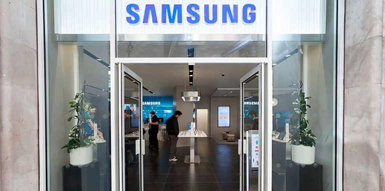 Samsung запатентовала летающий дисплей, управляемый глазами