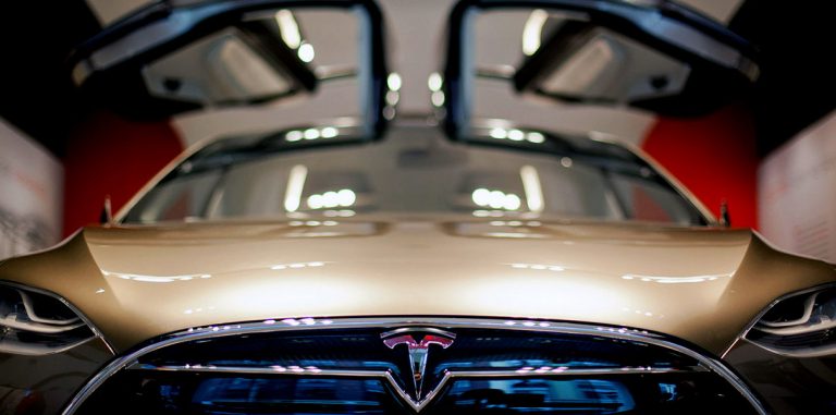 Tesla Model S обогнала по продажам в Европе BMW 7 и Mercedes S-class