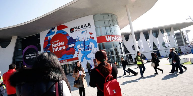 Телефон из «Матрицы» и другие новинки Mobile World Congress