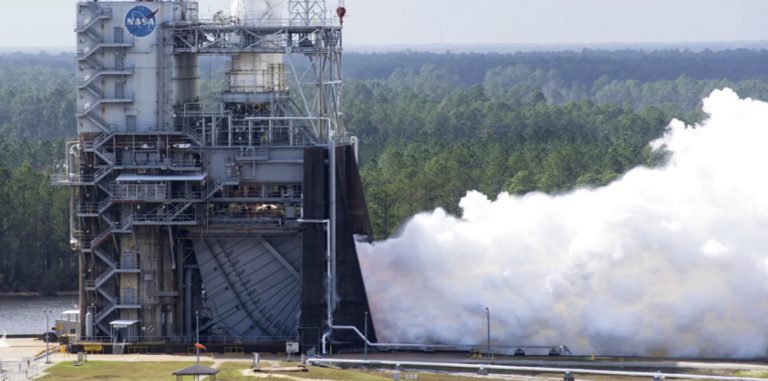 NASA провело испытания двигателя сверхтяжелой ракеты с рекордной тягой