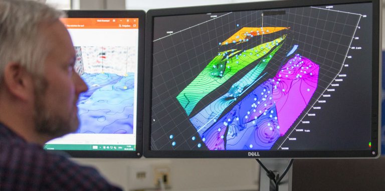 Платформа событий, земледелие на виноградниках и моделирование автобусных маршрутов — проекты геоинформационного хакатона «Гадание на картах»