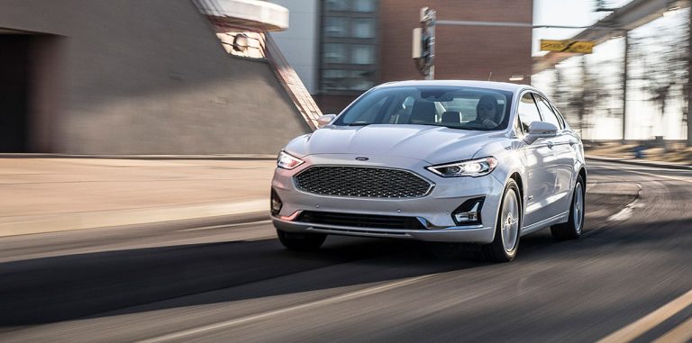 Ford разработает обмен информацией между машинами на базе блокчейна для избежания пробок