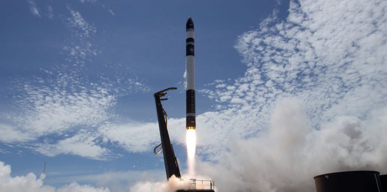 Космическая компания Rocket Lab запустит свою коммерческую ракету Electron уже в апреле