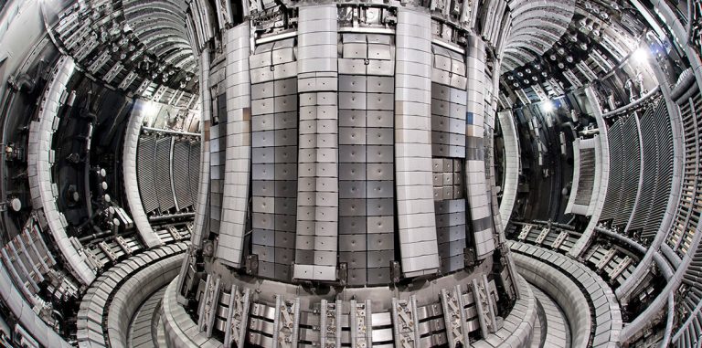 Российские ученые построят гибридный термоядерный реактор к 2030 году