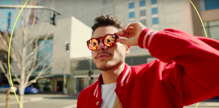 Snapchat выпустила новые очки Spectacles со встроенной камерой
