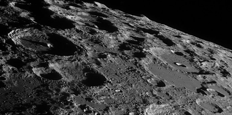 Ученые НАСА пришли к выводу, что лунный грунт опасен для клеток млекопитающих
