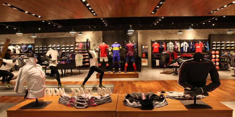 Nike хочет запатентовать конвейер, который поможет надеть обувь