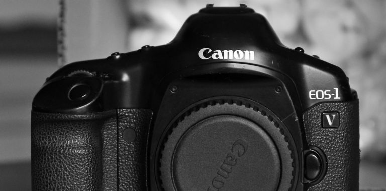 Canon официально перестал продавать свою последнюю пленочную камеру EOS-1v