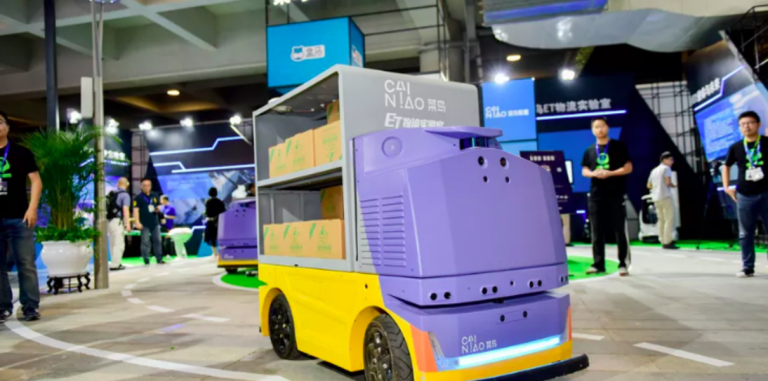 Alibaba представила робота-курьера, который может перевозить коробки и пакеты