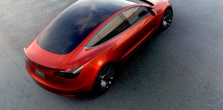 Беспилотная Tesla протаранила полицейский автомобиль