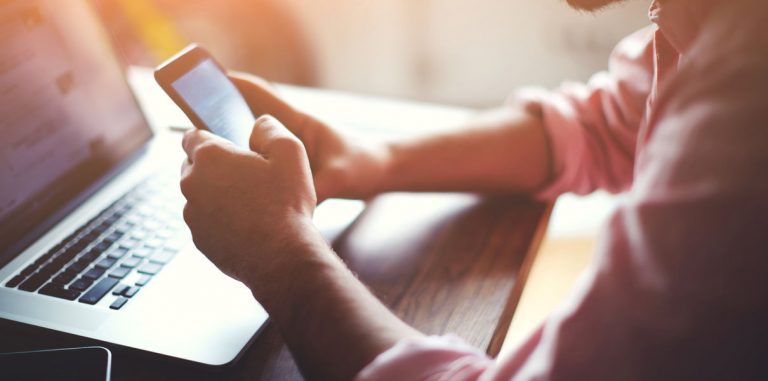 Без Siri, Алисы и «Окей, Google»: как и зачем нас подслушивают собственные телефоны