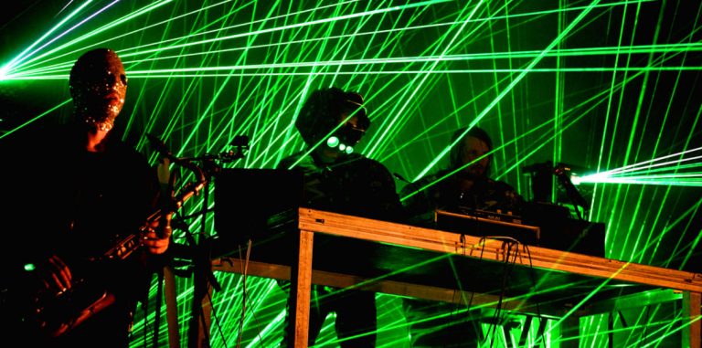 Sonar Music Festival и астрономы отправили сигнал с электронной музыкой к красному карлику GJ 237