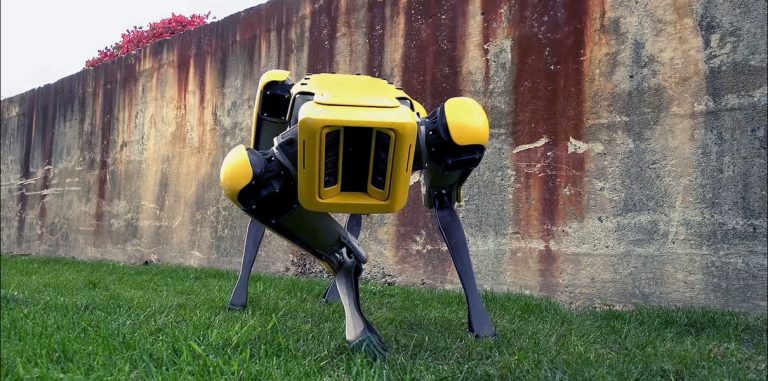 Робопес SpotMini от Boston Dynamics прошелся по улицам Ганновера