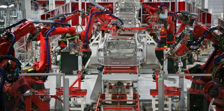 Tesla откроет туры на заводы для любых желающих. Там можно будет поучаствовать в создании машины