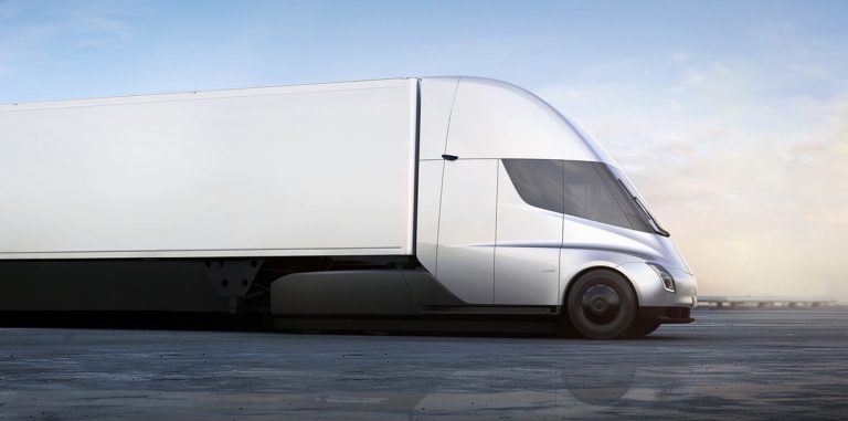 Прототип грузовика Tesla Semi имеет режим автопилота «Безумный Макс»