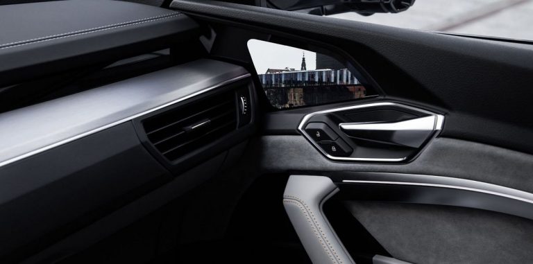 Audi представила машину с экранами вместо зеркал