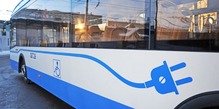 Максим Ликсутов: к 2030 году все автобусы в Москве будут электрическими