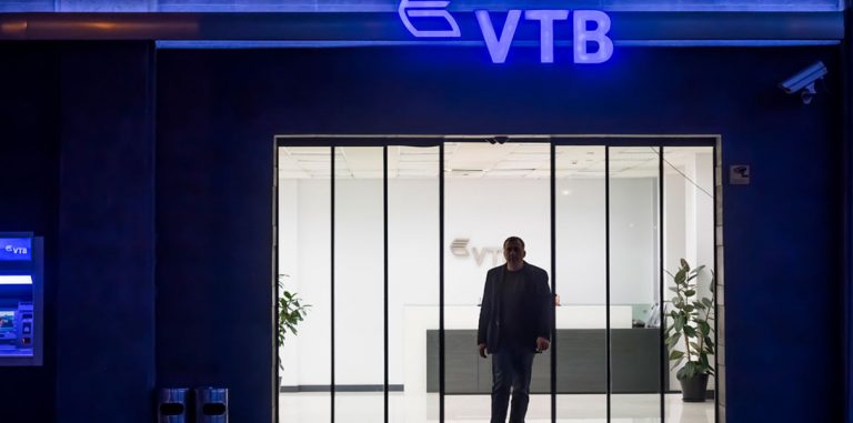 ВТБ откажется от коллекторов. Теперь звонить должникам будут роботы