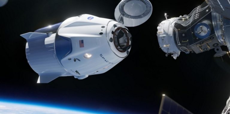 SpaceX отложила пилотируемый полет корабля Crew Dragon из-за проблем с двигателем