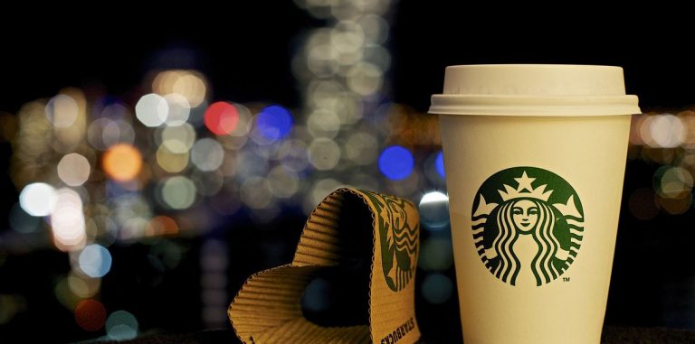 Кофейни Starbucks начнут принимать криптовалюту