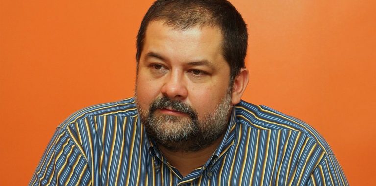 Сергей Лукьяненко и нейросеть «Яндекса» написали рассказ в стиле Гоголя «Дурной договор»