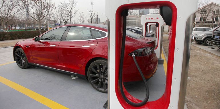 Tesla откроет сеть электрозаправок в России