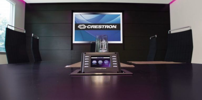 Сенсорные панели Crestron могли использовать для сбора данных о пользователях