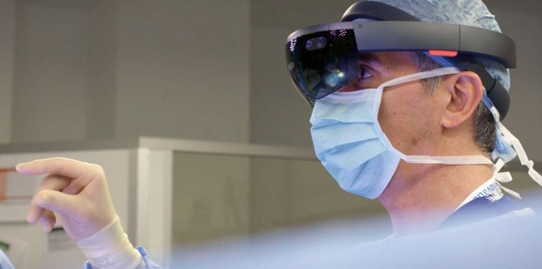 Хирурги будут использовать AR-очки HoloLens при операции на сердце у детей