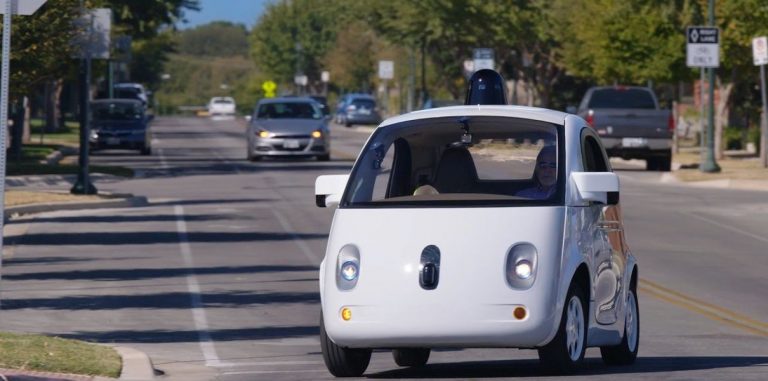 У беспилотных машин Waymo обнаружили проблемы с поворотами
